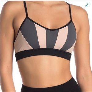ALO Yoga sports bra — size M — EUC!